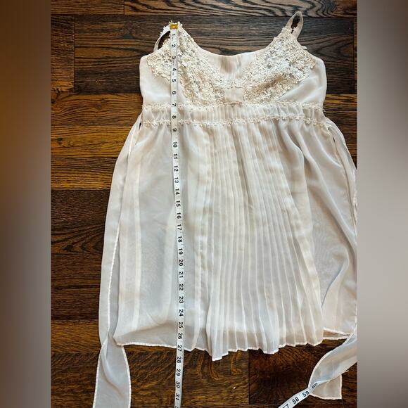 Flora Pleated‎ Lace Slip, Size Large. - Picture 8 of 8